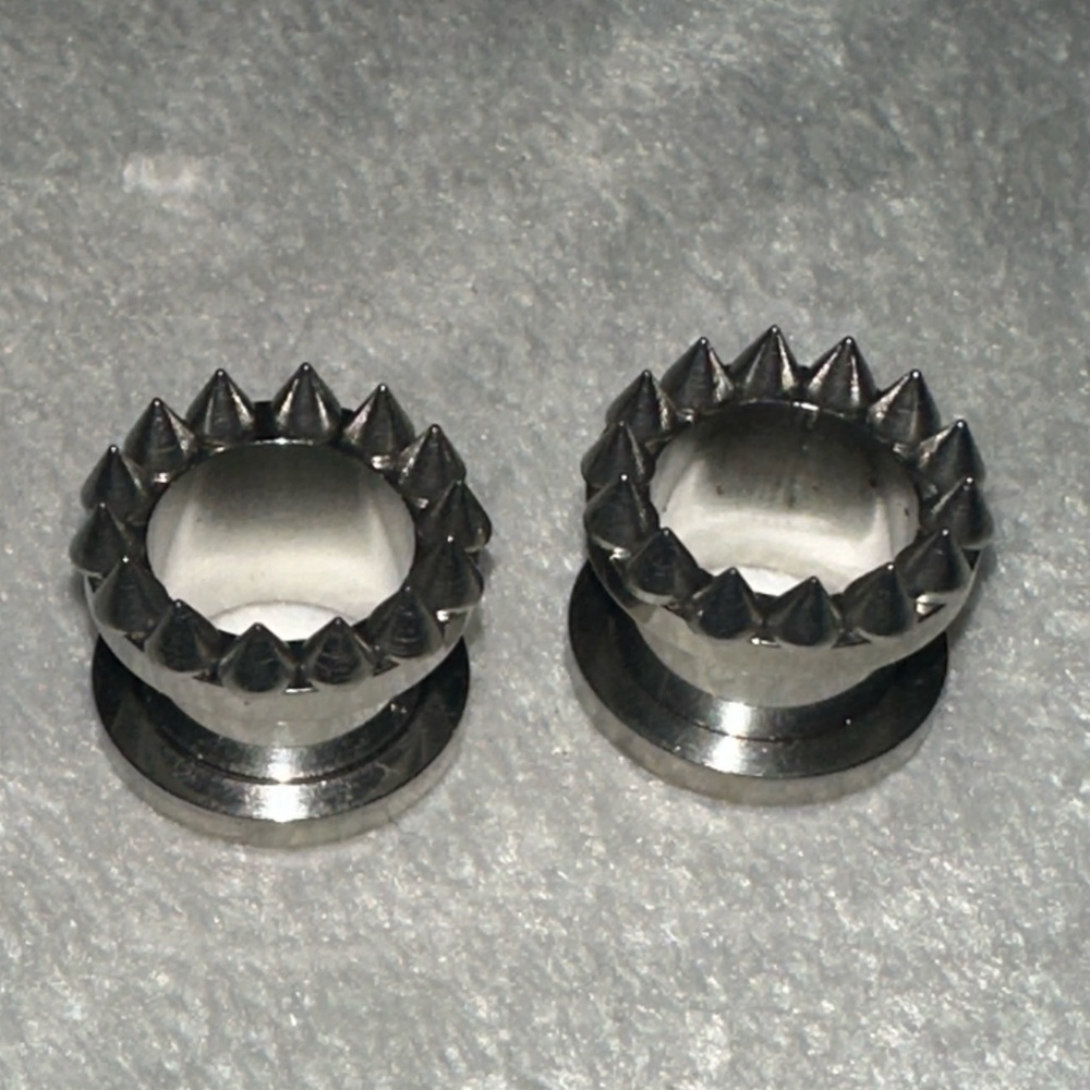 New 16 mm Ear Plugs piercings Earrings lobes never worn